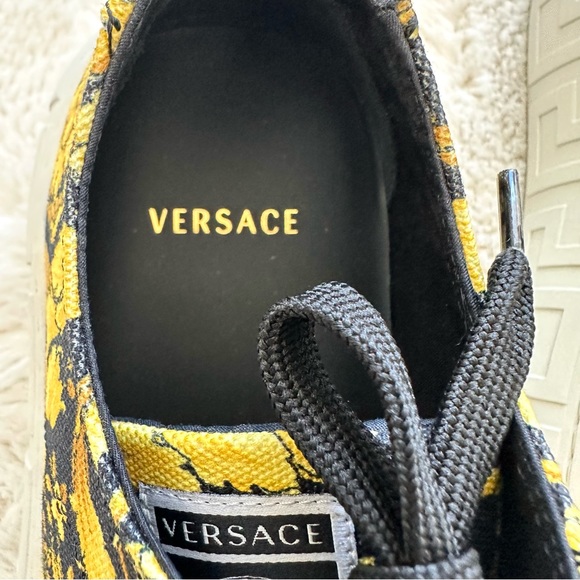 NEW!!! Versace women slides size 37 EU Authentic Retail 950$!! - Picture 4 of 6